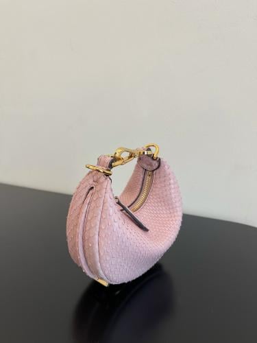 شنطة فندي pink