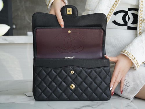LARGE CLASSIC HANDBAG IN CAVIAR شانيل