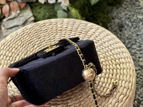 شنطة شانيل مخمل