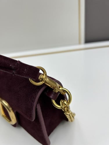 شنطة ڤالنتينو مخمل