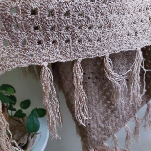 الشال الذهبي مع قبعته - 148*94 سم