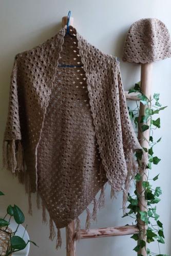 الشال الذهبي مع قبعته - 148*94 سم