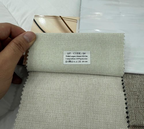 خلفية سرير أطراف خطوط سوداء بقماش شنيل