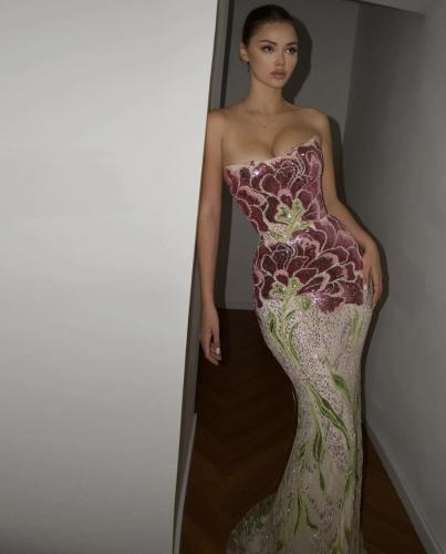 Elegant evening dress with hand embroidery from Samara Boutique - S173