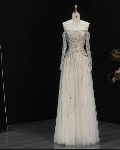 Elegant evening dress with bodice details from Samara Utique - E135