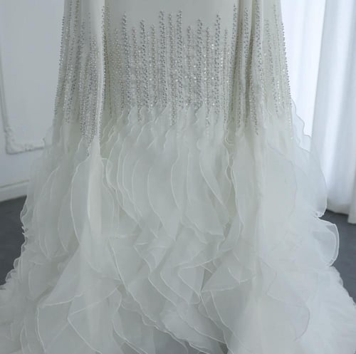 فستان راقي من سمارا بوتيك- تطريز مع كشكشة اسفل الف...