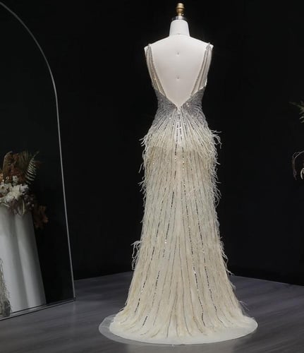 فستان سهرة خاص مع ريش وتطريز يدوي-E116