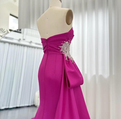 فستان سهرة ناعم من سمارا بوتيك- تفتة مع تطريز جانب...