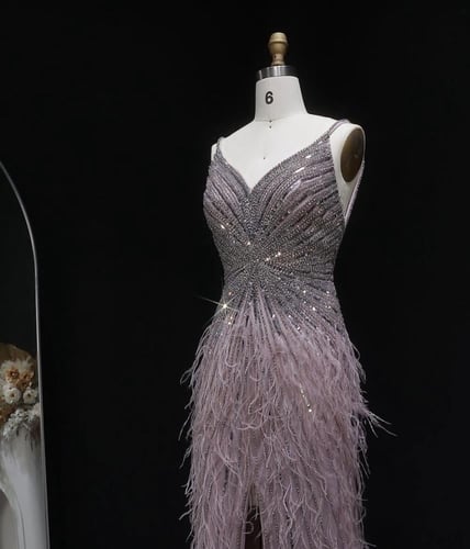 فستان سهرة خاص مع ريش وتطريز يدوي-E116