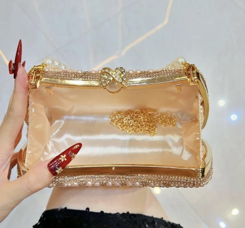 حقيبة يد سهرة فاخرة مرصعة باللؤلؤ من سمارا بوتيك