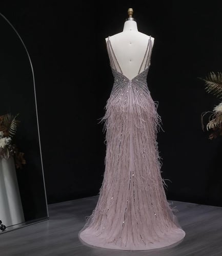 فستان سهرة خاص مع ريش وتطريز يدوي-E116