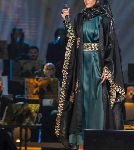 فستان يوم التأسيس مع عباية يوم التأسيس تل مع حزام...