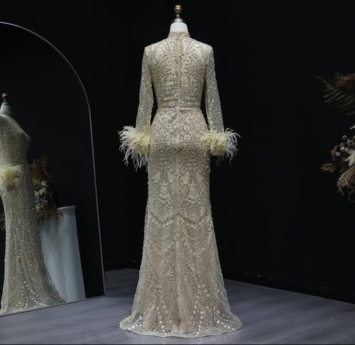 فستان سهرة تطريز فاخر مع كم ريش من سمارا بوتيك-E62