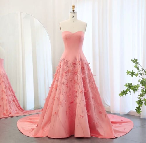 فستان ملكة فاخر من سمارا بوتيك-مع ورود ثلاثية الأب...