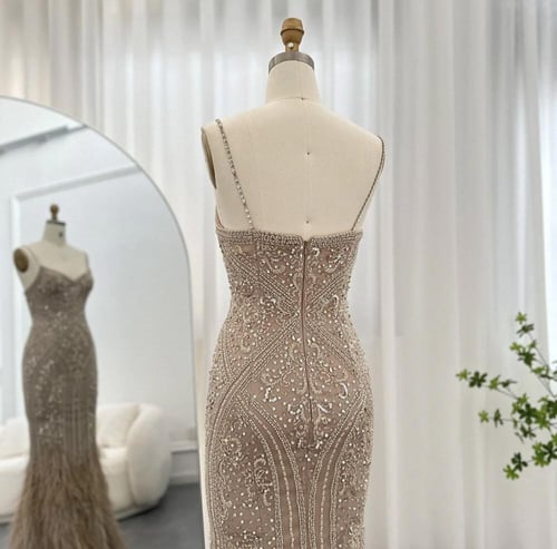 فستان سهرة بدون أكمام ريش من سمارا بوتيك-E26