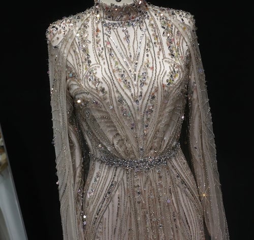 فستان أعراس فاخر بأكمام الكيب الطويلة من سمارا بوت...