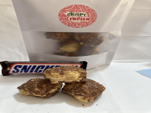 بسكويت سنكرز مجفف بالتجميد 5 قطع ( متوفر بالطلب )