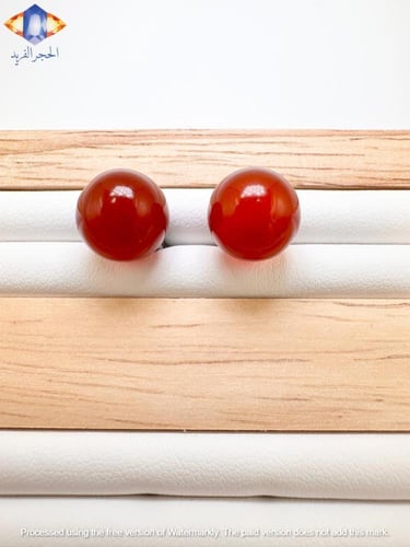 حلق من حجر العقيق الأحمر الكريم الطبيعي الكريم .