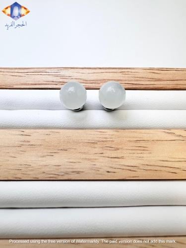 حلق من حجراالقمر الأبيض الطبيعي الكريم .