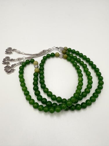 سبحة حجر العقيق الأخضر الطبيعي الكريم .