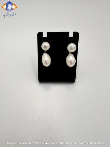 حلق ذهبي مرصع بلؤلؤ المياه العذبه الطبيعي .