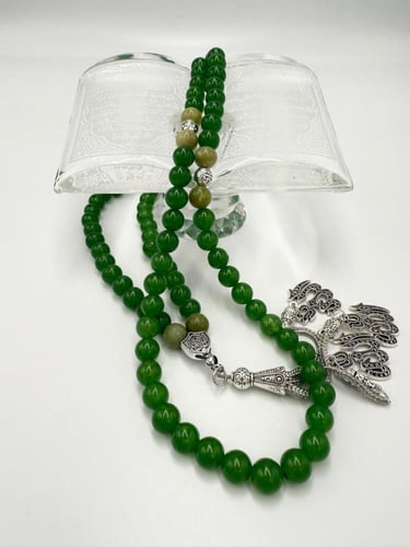 سبحة حجر العقيق الأخضر الطبيعي الكريم .