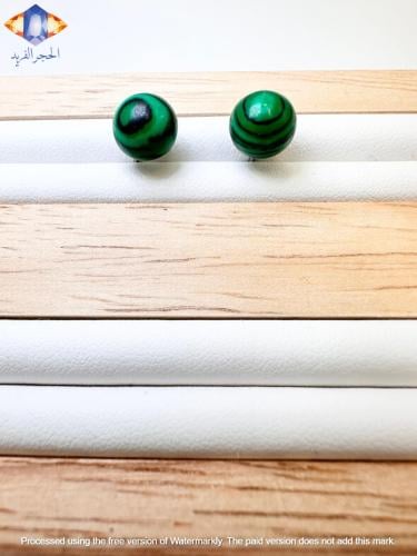 حلق من حجر الملاكيت الأخضر الطبيعي الكريم .