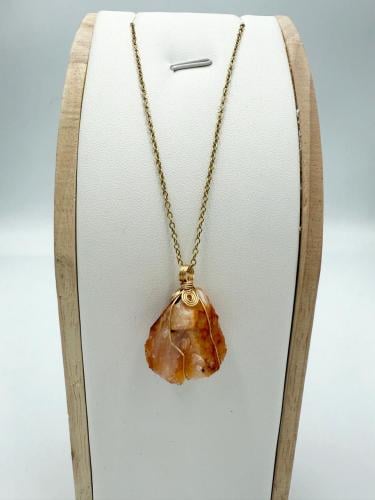 تعليقه حجرالعقيق الأحمر الطبيعي الخام .