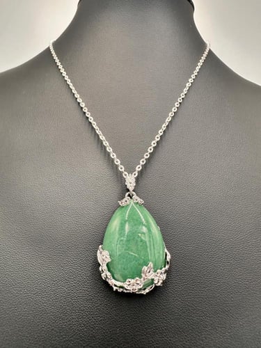 تعليقه حجر الأفنتورين الأخضر الطبيعي الكريم.