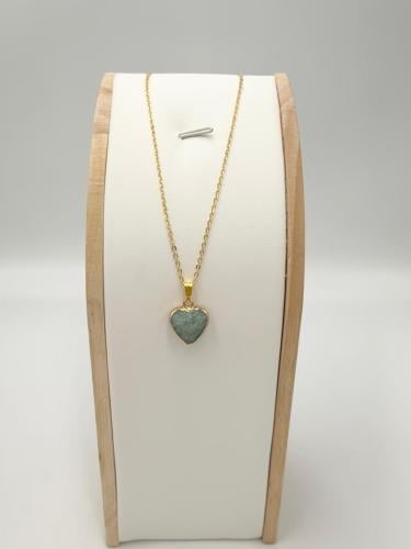 تعليقه القلب الأمازوني الكريم مع سلسال ذهبي .