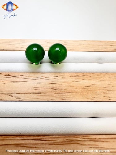 حلق من حجر العقيق الأخضر الكريم الطبيعي .