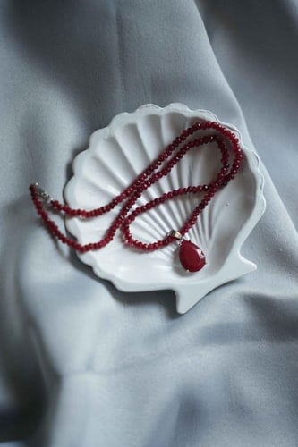 عقد وتعليقه حجر الروبي ( الياقوت الأحمر ) الكريم ا...