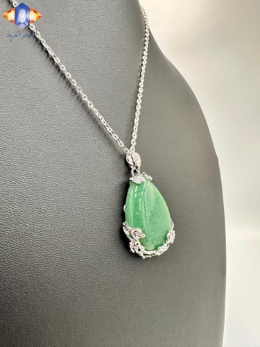 تعليقه حجر الأفنتورين الأخضر الطبيعي الكريم.