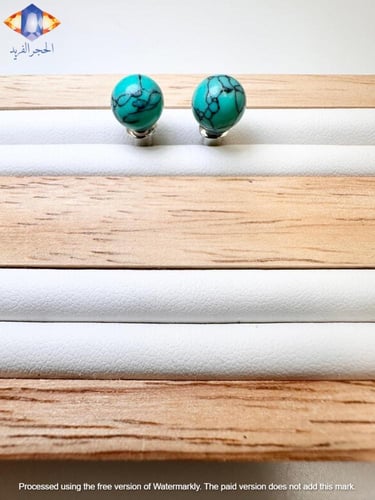 حلق من حجر الفيروز الأزرق الطبيعي الكريم .