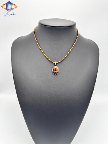 عقد وتعليقه حجر عين النمر الكريم الطبيعي .