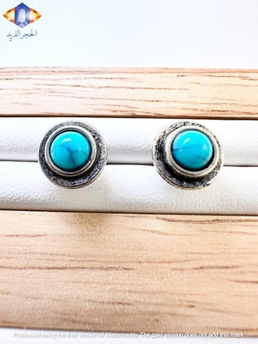 حلق من حجر الفيروز الطبيعي الكريم .