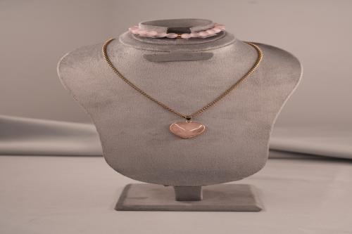 تعليقه قلب الكوارتز الوردي الطبيعي .