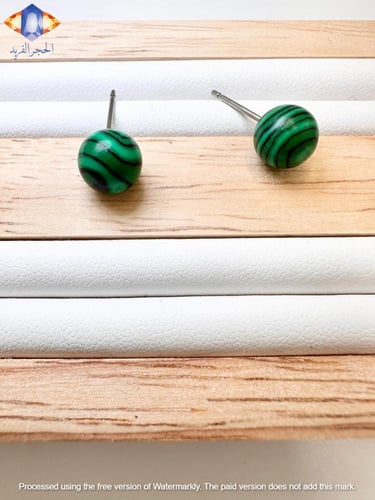 حلق من حجر الملاكيت الأخضر الطبيعي الكريم .