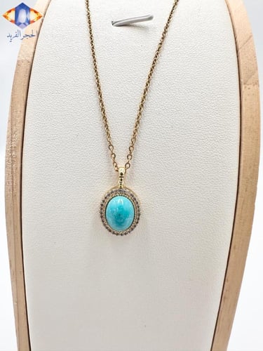 تعليقه حجرالفيروز الكريم مع سلسال مطلي ذهب .