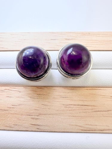 حلق من حجر الأماثيست (الجمشت) الطبيعي الكريم .