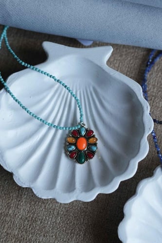 عقد حجر الفيروز الطبيعي الكريم مع تعليقه من الأحجا...