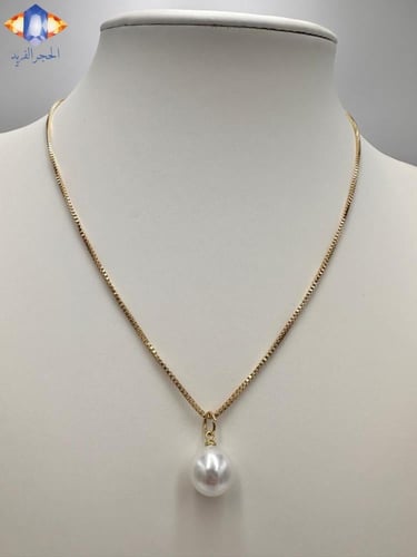 تعليقه اللؤلؤ الصناعي بالسلسال الذهبي .