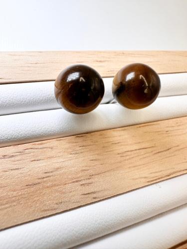 حلق من حجر عين النمر الأصفر الطبيعي الكريم .