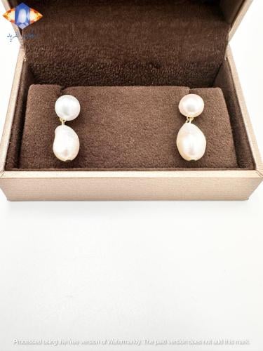 حلق ذهبي مرصع بلؤلؤ المياه العذبه الطبيعي .