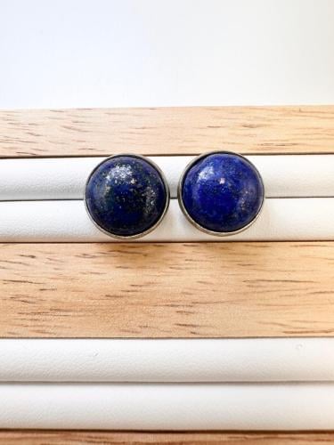 حلق من حجر اللازورد الطبيعي الكريم .