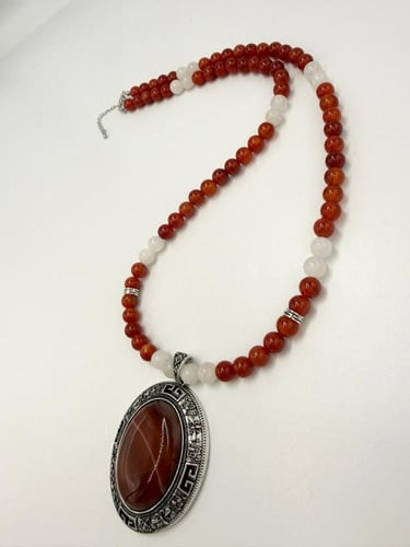 عقد وتعليقه من حجرالعقيق الأحمر والعقيق الأبيض الط...