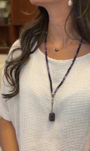 عقد وسبحه من حجر الأماثيست (الجمشت) مع توله من حجر...