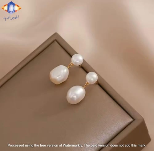 حلق ذهبي مرصع بلؤلؤ المياه العذبه الطبيعي .