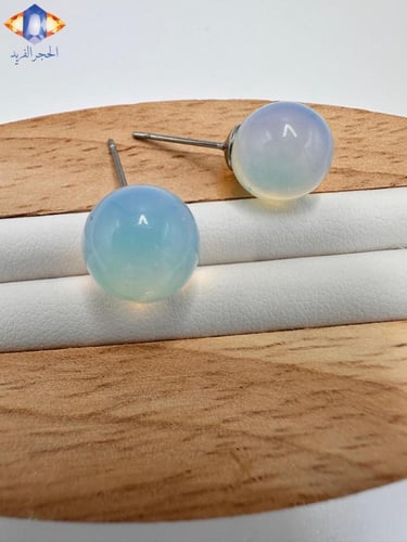 حلق من حجر الأوبال الطبيعي الكريم .