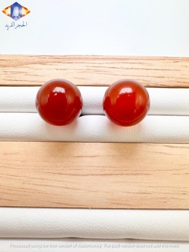 حلق من حجر العقيق الأحمر الكريم الطبيعي الكريم .